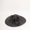 Großer Sinamay Saucer Judith