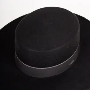 Fernandez y Roche Bolero Black