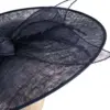 McBurn Sinamay Saucer Chiara mit Federn