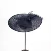 McBurn Sinamay Saucer Chiara mit Federn