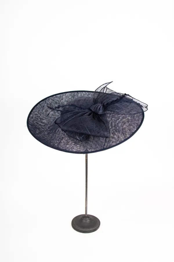 McBurn Sinamay Saucer Chiara mit Federn