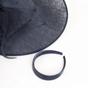 McBurn Sinamay Saucer Chiara mit Federn