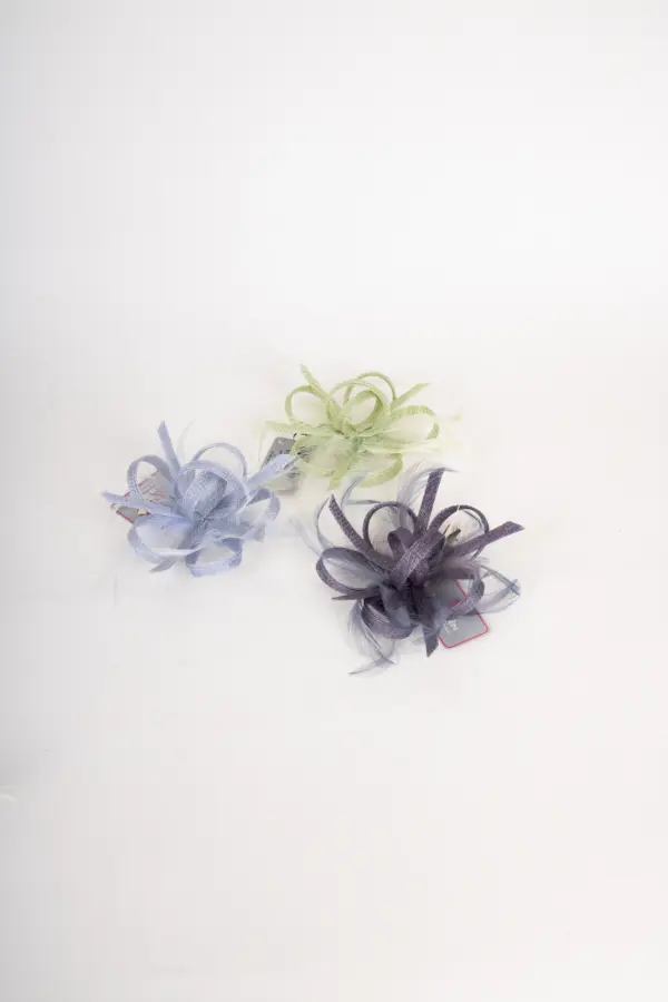 McBurn Clip Fascinator mit Federn