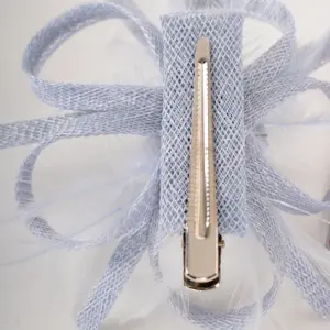 McBurn Clip Fascinator mit Federn Hellblau