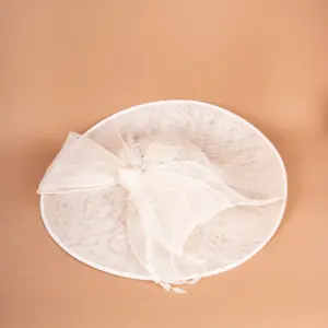 McBurn Sinamay Saucer Chiara mit Federn