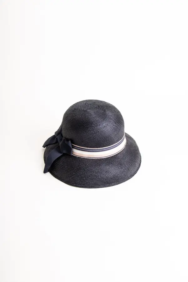 Cloche Damenhut aus Parasisol-Stroh