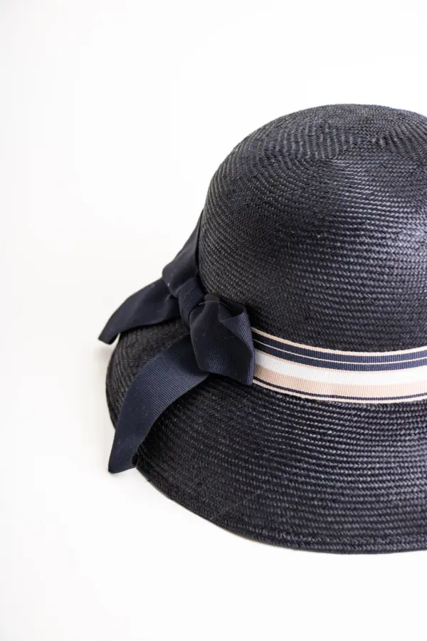 Cloche Damenhut aus Parasisol-Stroh