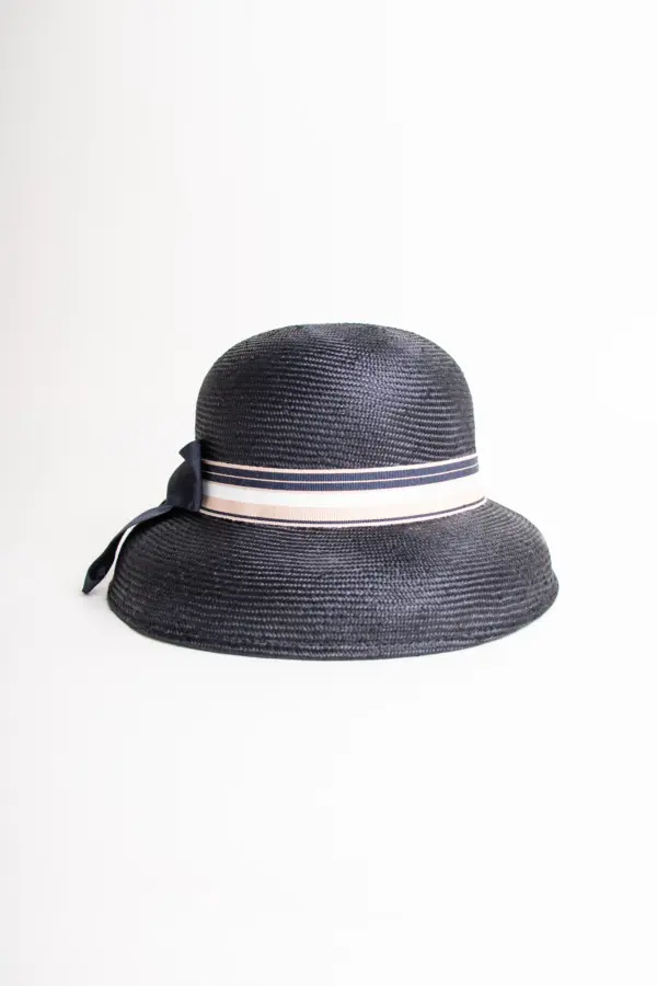 Cloche Damenhut aus Parasisol-Stroh